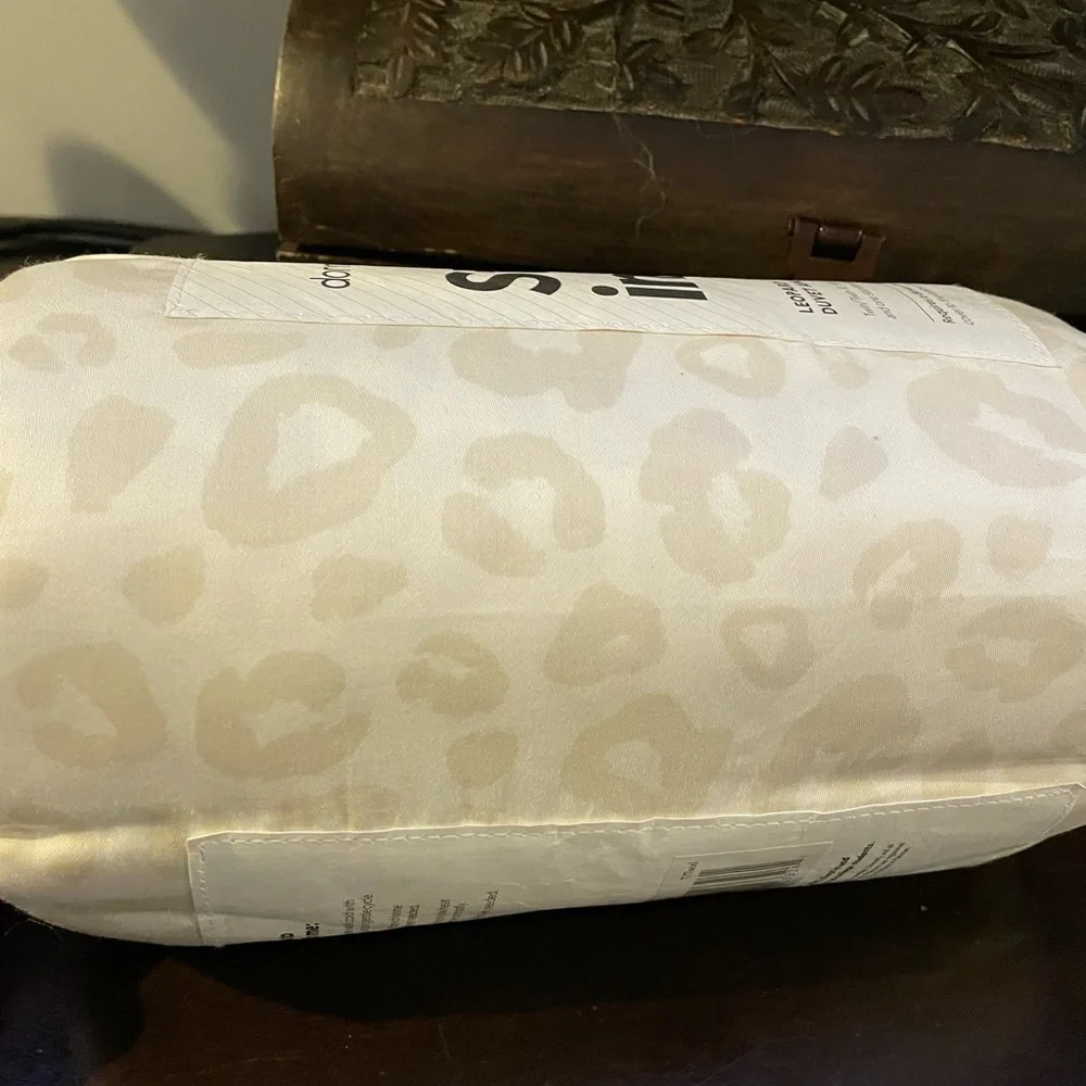 NWT Dormify Leopard Duvet/Sham Set